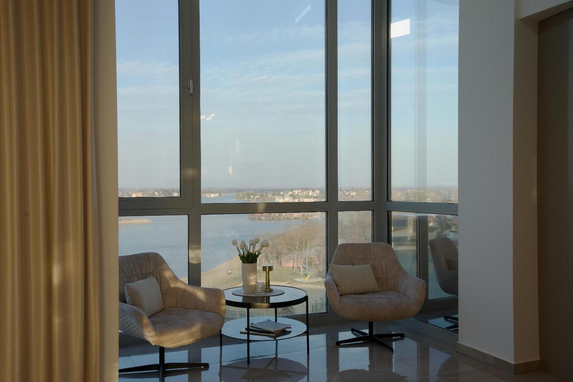 شقة Luxusny Penthouse Nad Jazerami 230 M2, 3X Garaz, Wifi سينيتش المظهر الخارجي الصورة