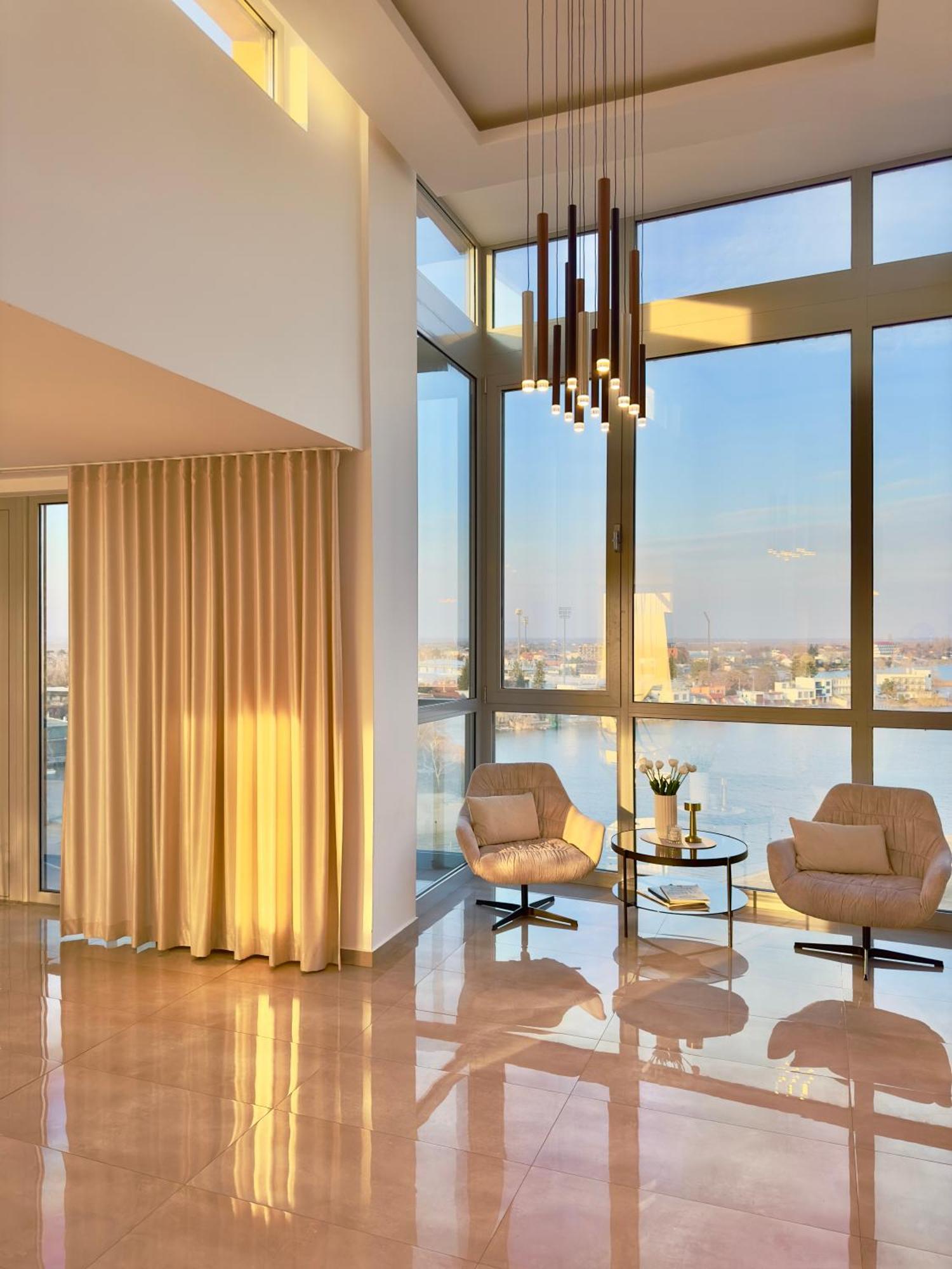 شقة Luxusny Penthouse Nad Jazerami 230 M2, 3X Garaz, Wifi سينيتش المظهر الخارجي الصورة